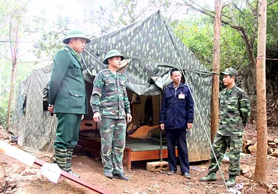 Một lán trại chống buôn lậu tại khu vực đường mòn gần cửa khẩu Cốc Nam.