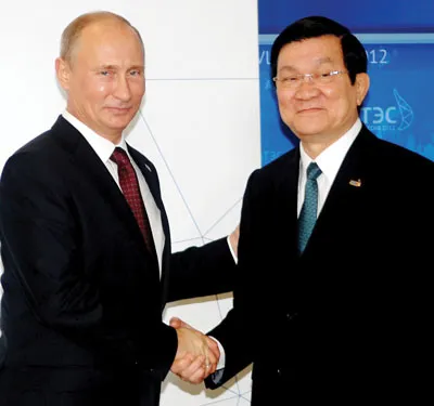Nhận lời mời của Tổng thống Liên bang Nga Vladimir Putin, từ ngày 6 đến 9-9-2012, Chủ tịch nước Trương Tấn Sang dẫn đầu đoàn đại biểu cấp cao Việt Nam đến thành phố Vladivostok Liên bang Nga tham dự Hội nghị cấp cao các Nhà Lãnh đạo Diễn đàn Hợp tác Kinh tế châu Á - Thái Bình Dương (APEC) lần thứ 20. Ngày 8-9-2012, tại đảo Russky, thành phố Vladivostok, Tổng thống Liên bang Nga Vladimir Putin đón Chủ tịch nước Trương Tấn Sang đến tham dự phiên họp kín thứ nhất APEC lần thứ 20 về liên kết kinh tế khu vực.