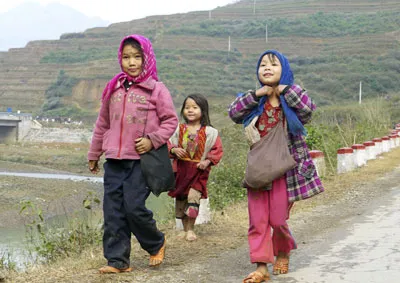 Tiềm năng du lịch của cao nguyên đá Đồng Văn rất lớn nhưng đời sống đồng bào nơi đây hiện nay vẫn nghèo.