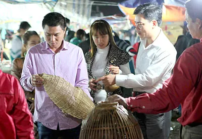 Phiên chợ cầu may