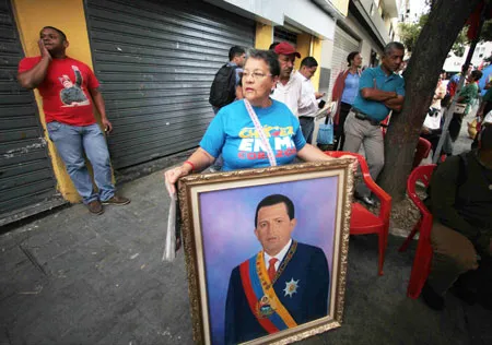 Tổng thống Venezuela bất ngờ trở về nước