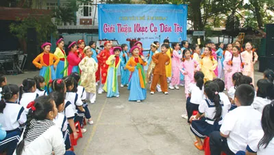 Nghệ thuật dân tộc cuốn hút trẻ thơ