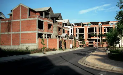 Khu dân cư Hà Đô, quận 2 vắng bóng người ở.