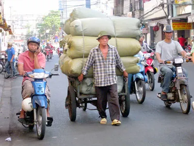 Từ 1-3, cấm và hạn chế xe 3 bánh: Nhiều người chờ cơ quan chức năng... lơ là