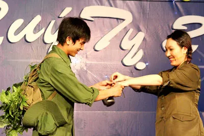 Kịch cách mạng tái ngộ