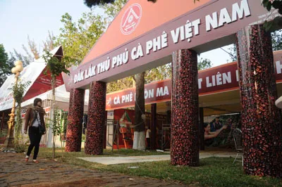 Gian hàng giới thiệu về nguồn gốc xuất xứ, trưng bày sản phẩm cà phê Đắk lắk.