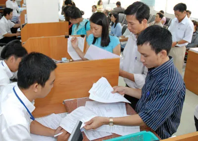 Phong tỏa tài khoản do nộp tiền thuê đất chậm