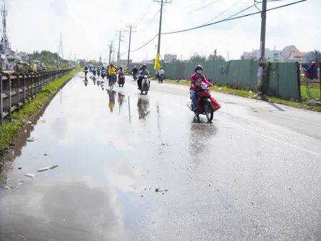 Trời nắng gắt đường vẫn ngập