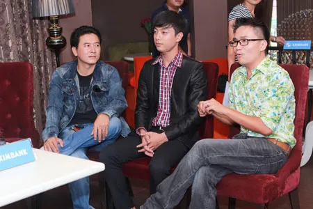 Nam diễn viên Đại Nghĩa (ngoài cùng bên phải)