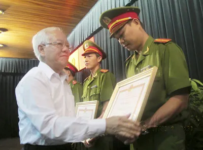 Dựa vào dân để phòng chống tội phạm