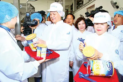 Khánh thành nhà máy sữa bột lớn nhất châu Á
