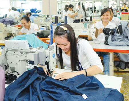 Workers produce business suits for export at Nha Be Garment Company in HCMC (Photo: SGGP)