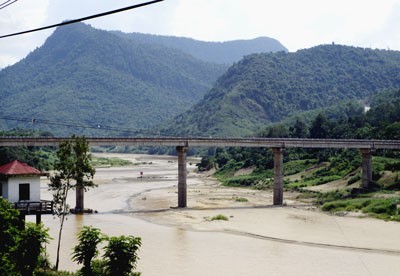 The upper reaches of Vu Gia River are now depleted because Dak Mi 4 Hydropower Plant has not released water (Photo: SGGP)