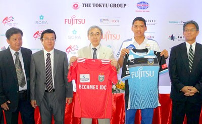 Representatives of Becamex Binh Duong Club and Kawasaki Frontale (Japan) at the press conference
