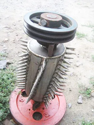 Kinh hoàng một người bị máy xay đá lạnh nghiến nát chân