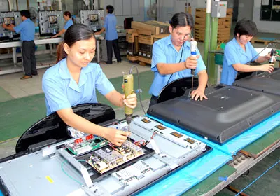 Nhiều doanh nghiệp đã thoát khỏi khó khăn đều đẩy mạnh sản xuất. Ảnh: Phạm Kim Ngân