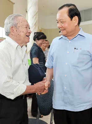 Cử tri TPHCM kiến nghị: Ổn định kinh tế vĩ mô, bảo đảm quyền lợi người dân