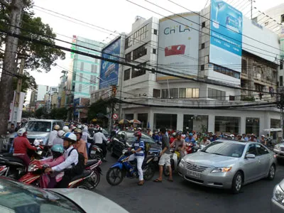 TPHCM: Giao thông hỗn loạn vì cúp điện