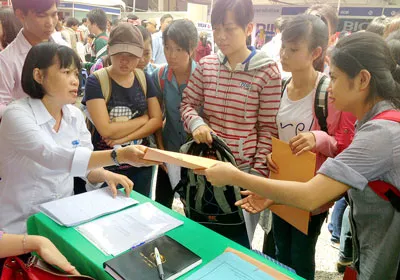 Hơn 15.000 sinh viên tham dự ngày hội việc làm