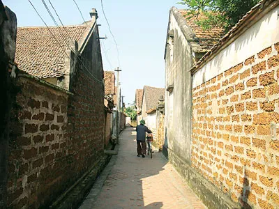 Làng cổ Đường Lâm còn giữ nguyên vẻ đẹp bên ngoài.