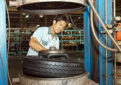 Vốn rẻ, doanh nghiệp vẫn thờ ơ - Bài 2: Mở điều kiện vay, tăng kích cầu