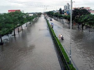 Heavy rainstorm caused flooding in several streets in Hai Phong City