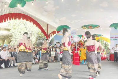 Đoàn nghệ thuật Thái Lan Đoàn nghệ thuật Hàn Quốc Đoàn nghệ thuật Malaysia