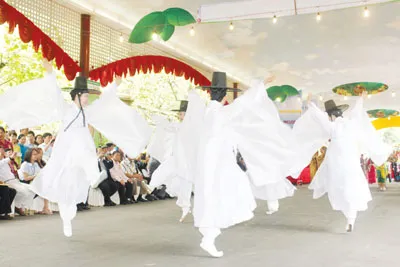 Đoàn nghệ thuật Hàn Quốc Đoàn nghệ thuật Malaysia