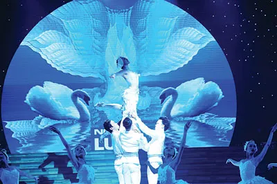 Tiết mục của Lan Phương tại chương trình Bước nhảy hoàn vũ 2013. Ảnh: Lý Võ Phú Hưng