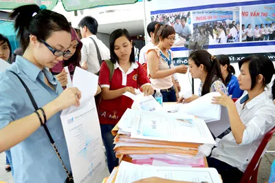 Dự án Luật Cư trú - Bổ sung, điều chỉnh điều kiện nhập cư