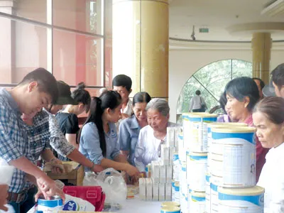 Người cao tuổi tại Tiền Giang rất quan tâm đến các sản phẩm của Vinamilk.