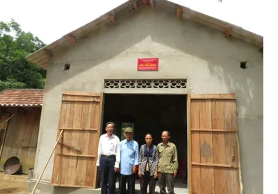 Nhà cựu TNXP Đinh Thị Quyền (61 tuổi) được tài trợ xây dựng khang trang