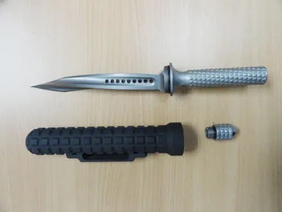 Phát hiện vụ nhập khẩu lưỡi lê vào Việt Nam qua đường hàng không