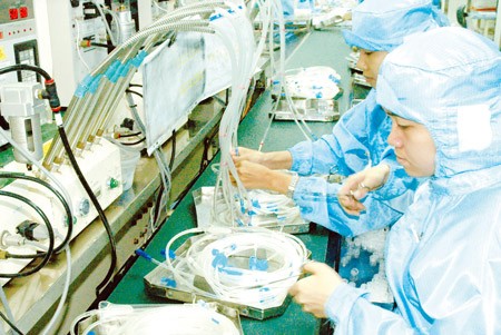 Medical equipment being manufactured for export at a FDI company in HCMC (Photo: SGGP)
