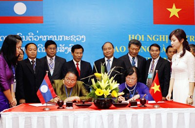 The leaders sign cooperation plans (photo:SGGP)