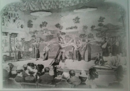 Vietnamese ‘Tai Tu’ music was performed for the first time in France in 1900--famous French ballet dancer Cleo de Merode (C) danced to this song. The musical notation of tai tu piece “Indochina Dance” by French researcher Julien Tiersot.