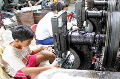 The Ministry of Labor, Invalids and Social Affairs has prepared a list of jobs that will permit the hiring of children below the age of 15. (Photo: SGGP)