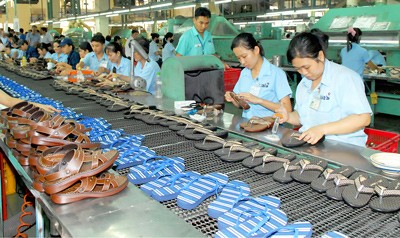 Workers produce footwear items for export to Myanmar at Biti’s Company (Photo: SGGP)