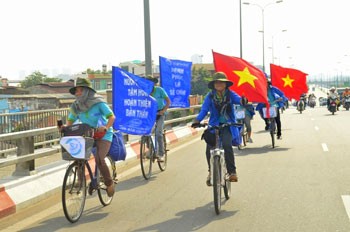 The delegation travels through Mekong Delta provinces. (Photo: tuonglaixanh.org)