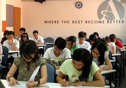 Students in a class at Apollo English Center in HCM (Photo: SGGP)