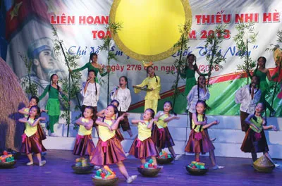 Liên hoan ca, múa, nhạc thiếu nhi hè 2013 - Ngọt ngào giai điệu Tổ quốc