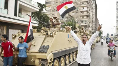 Quân đội chiếm giữ nhiều vị trí quan trọng ở Cairo