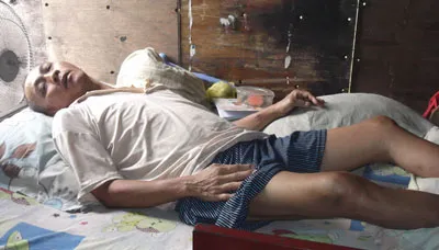 Gánh rau nuôi 3 người bệnh nặng