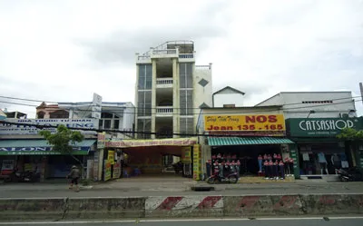 Quận 7: Nhà nghiêng, đổ bất cứ lúc nào