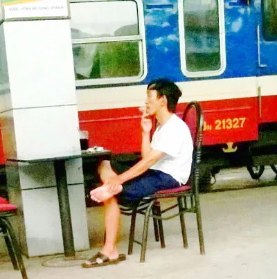 Chưa xử phạt, vô tư hút