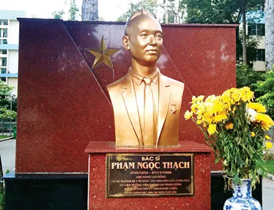72 giờ tạc tượng anh Phạm Ngọc Thạch