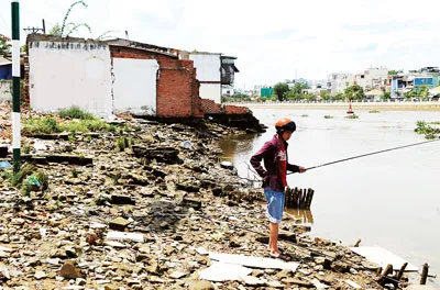 Nhức nhối nạn lấn chiếm kênh, rạch - Bài 1: Bờ nào cũng lở