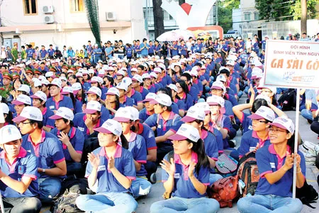 Sinh viên tình nguyện trải nghiệm trong những ngày tiếp sức mùa thi