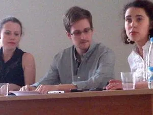 Edward Snowden nộp đơn xin tỵ nạn tạm thời ở Nga