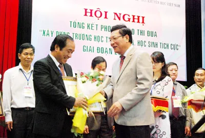 Đưa hoạt động giáo dục ra ngoài phạm vi nhà trường